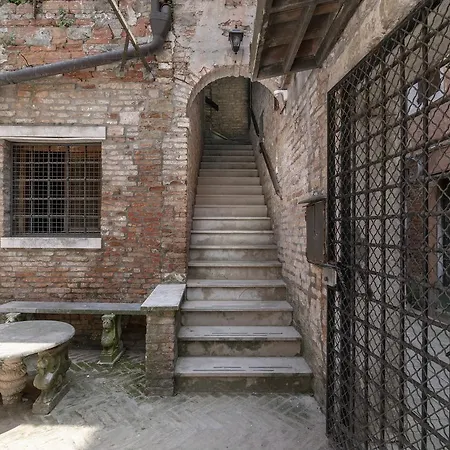 Rio Terra' Canal View Venice