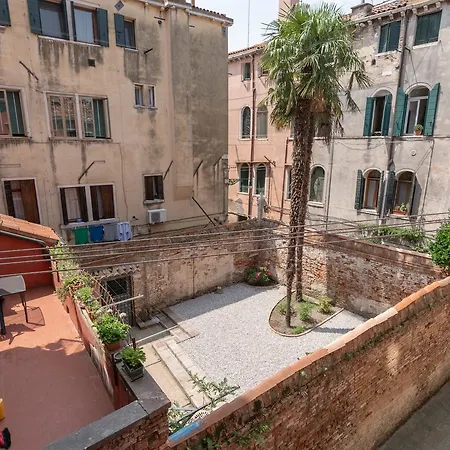 Rio Terra' Canal View Apartment Venice