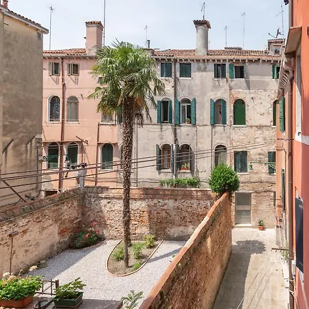 Rio Terra' Canal View * Venice