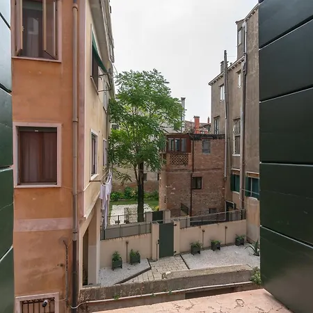 Rio Terra' Canal View Apartment Venice